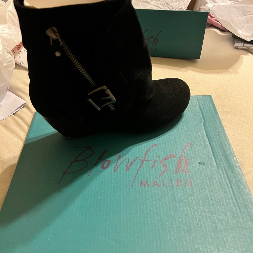 Brand new. Never worn. Love them but just never wore them.